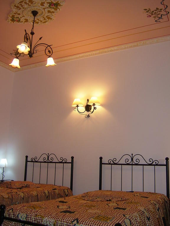"O Viajante" Low Cost Hotel Estremoz Chambre photo