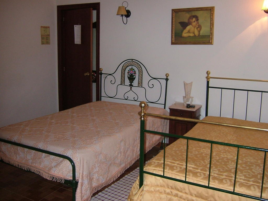 "O Viajante" Low Cost Hotel Estremoz Chambre photo