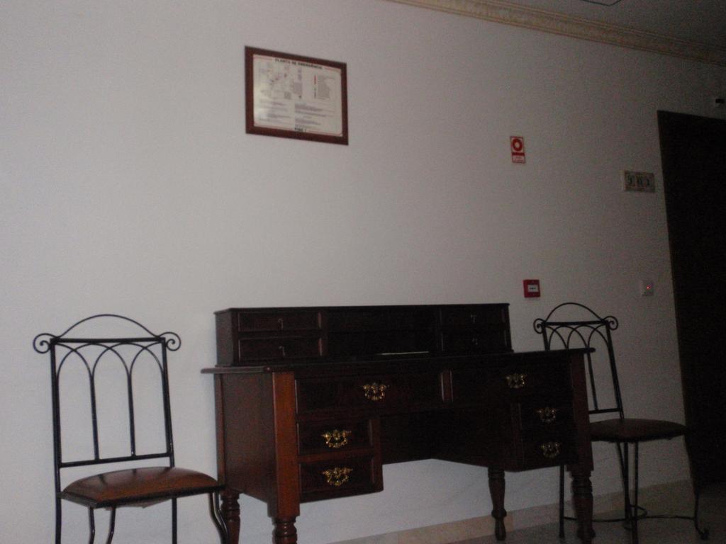 "O Viajante" Low Cost Hotel Estremoz Extérieur photo