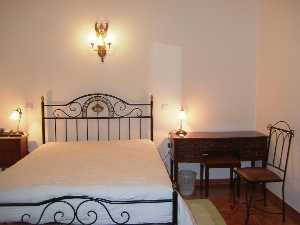 "O Viajante" Low Cost Hotel Estremoz Chambre photo
